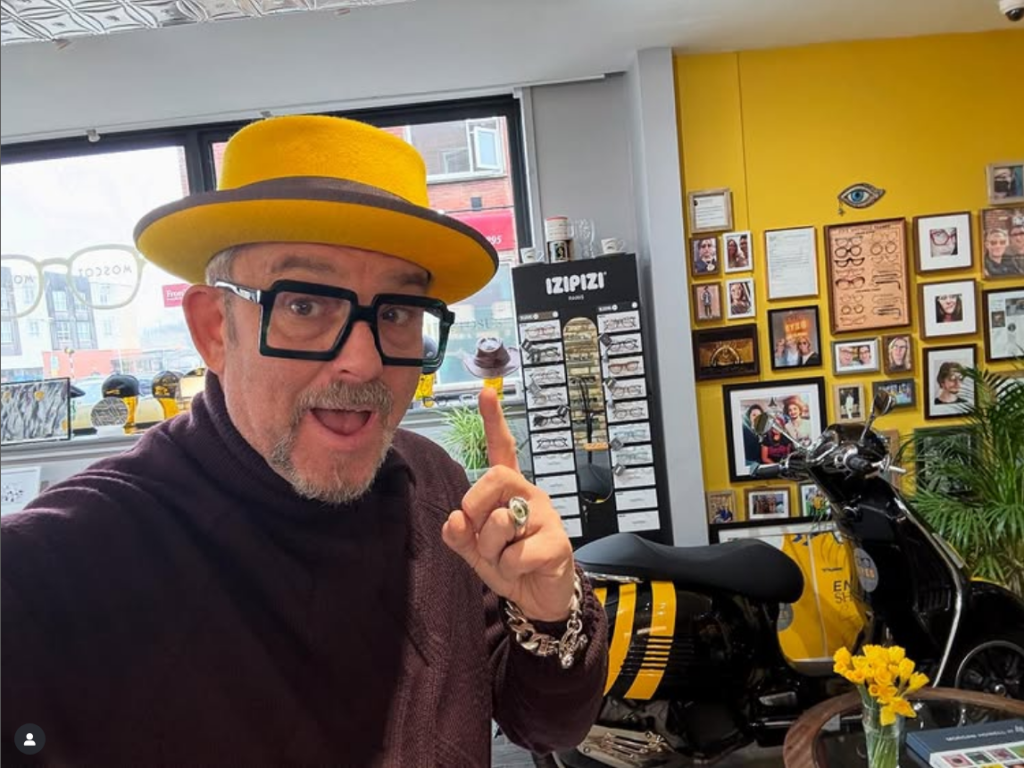 Jez Levy with Izipizi ready readers